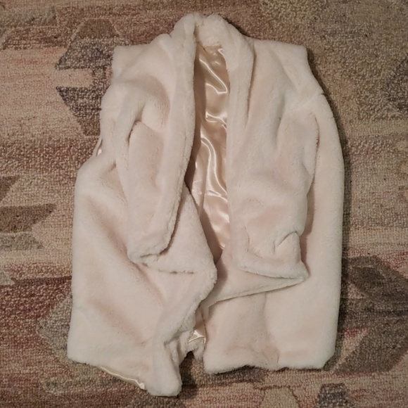 Faux fur vest - Picture 4 of 4